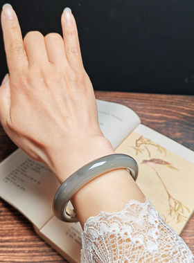 烟灰和田玉冰飘花手镯57mm保真