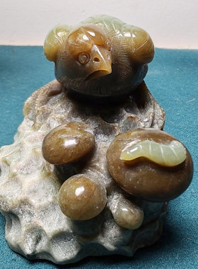 和田玉且末糖青白玉小鸡摆件