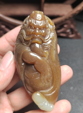 新疆和田玉且末青白糖玉钟馗小鬼手把玩件男款玉石红糖钟馗纳福