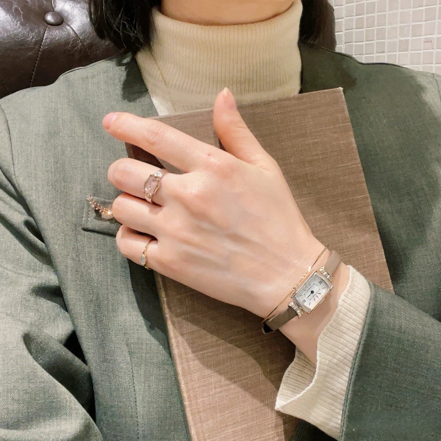 日本复古手表女款女士25新款腕表轻奢小众石英高级防水简约气质