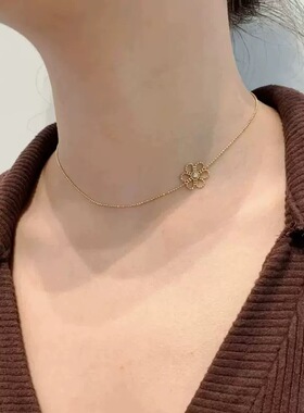 PURE法式精致蕾丝镂空珍珠花朵吊坠项链女轻奢优雅简约金色锁骨链