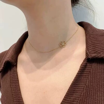 PURE法式精致蕾丝镂空珍珠花朵吊坠项链女轻奢优雅简约金色锁骨链