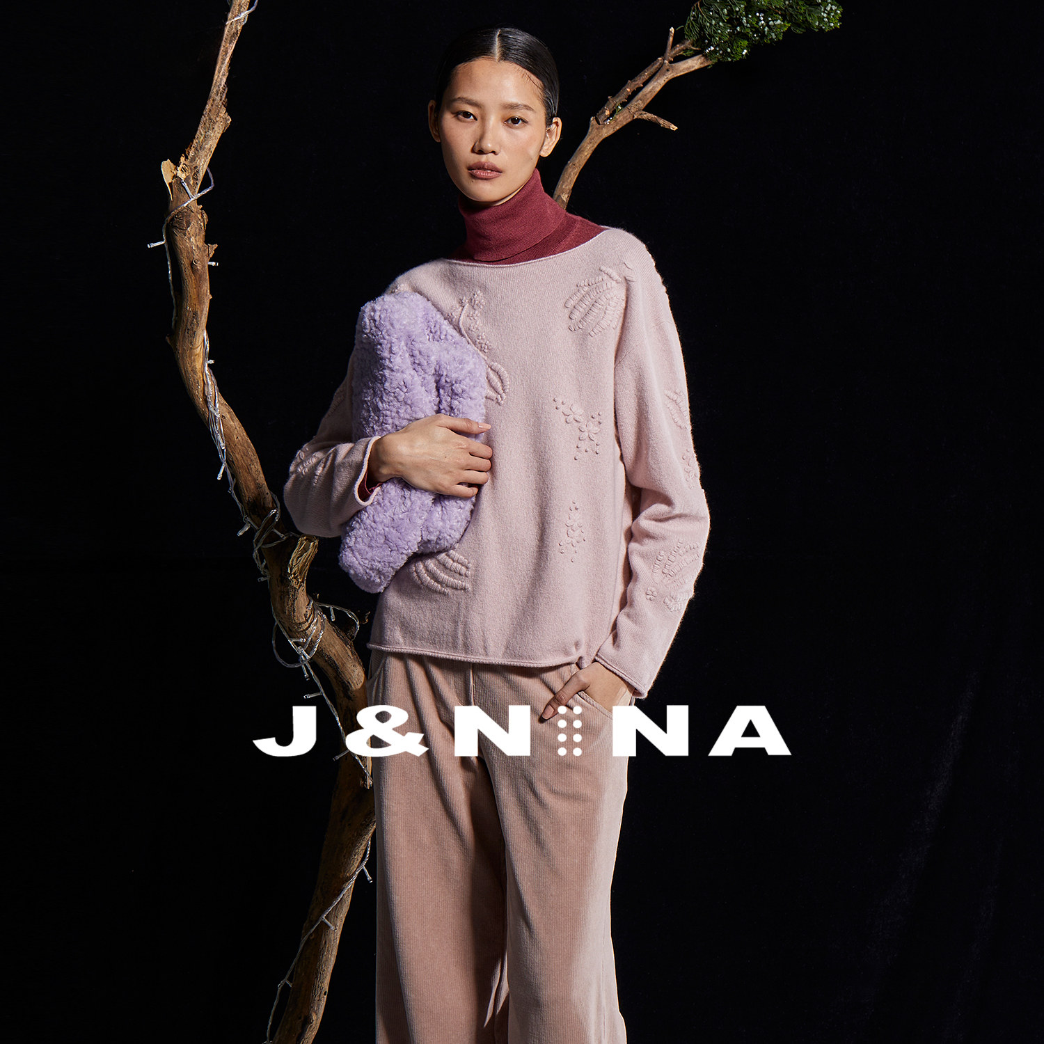 J＆NINA捷恩尼纳 2025冬季新款 手工刺绣一字领套头羊毛针织衫女