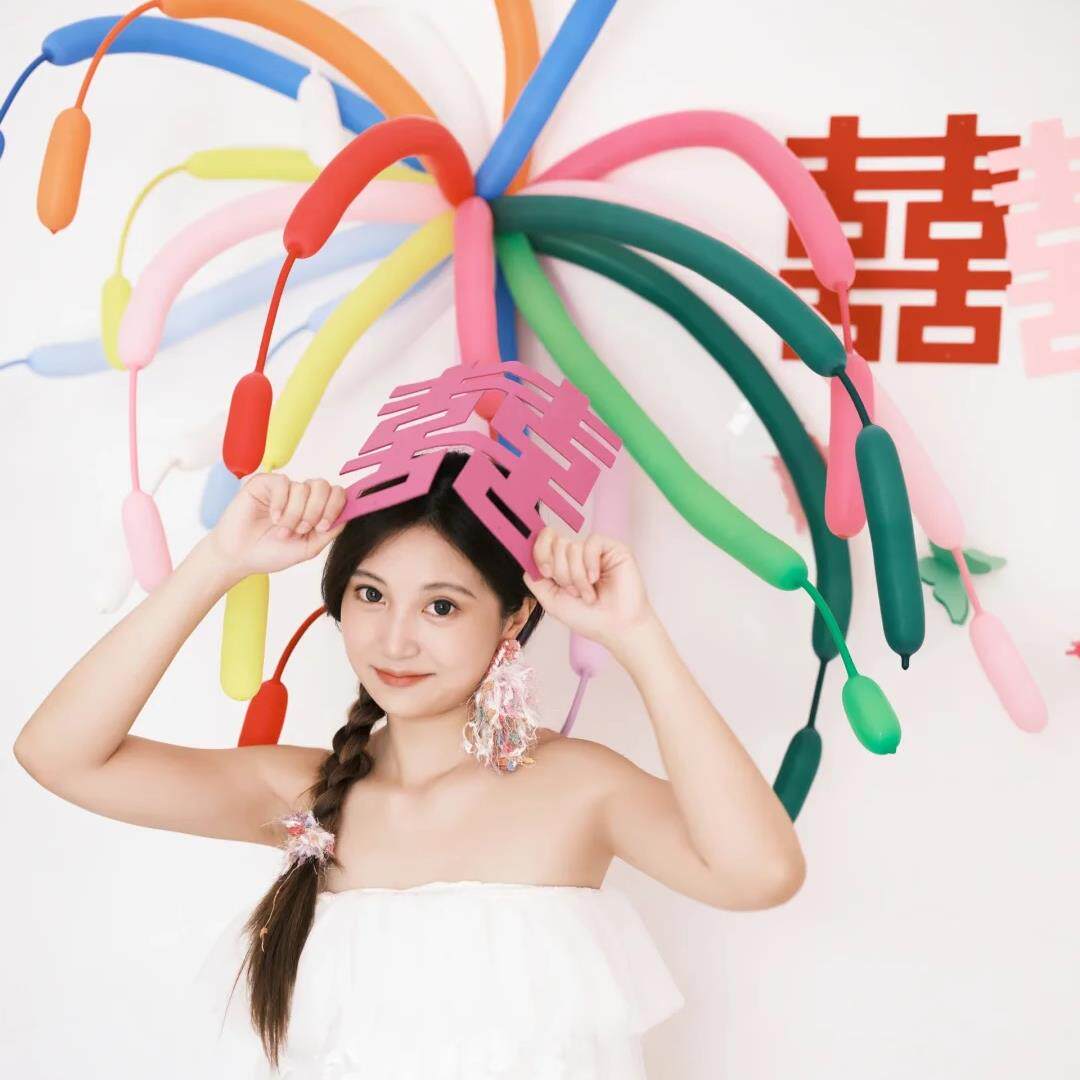 多巴胺彩色喜字长条气球婚房