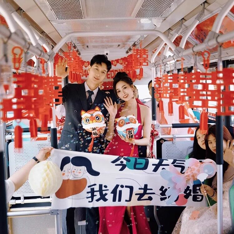 大巴公交车士婚布置装饰扮