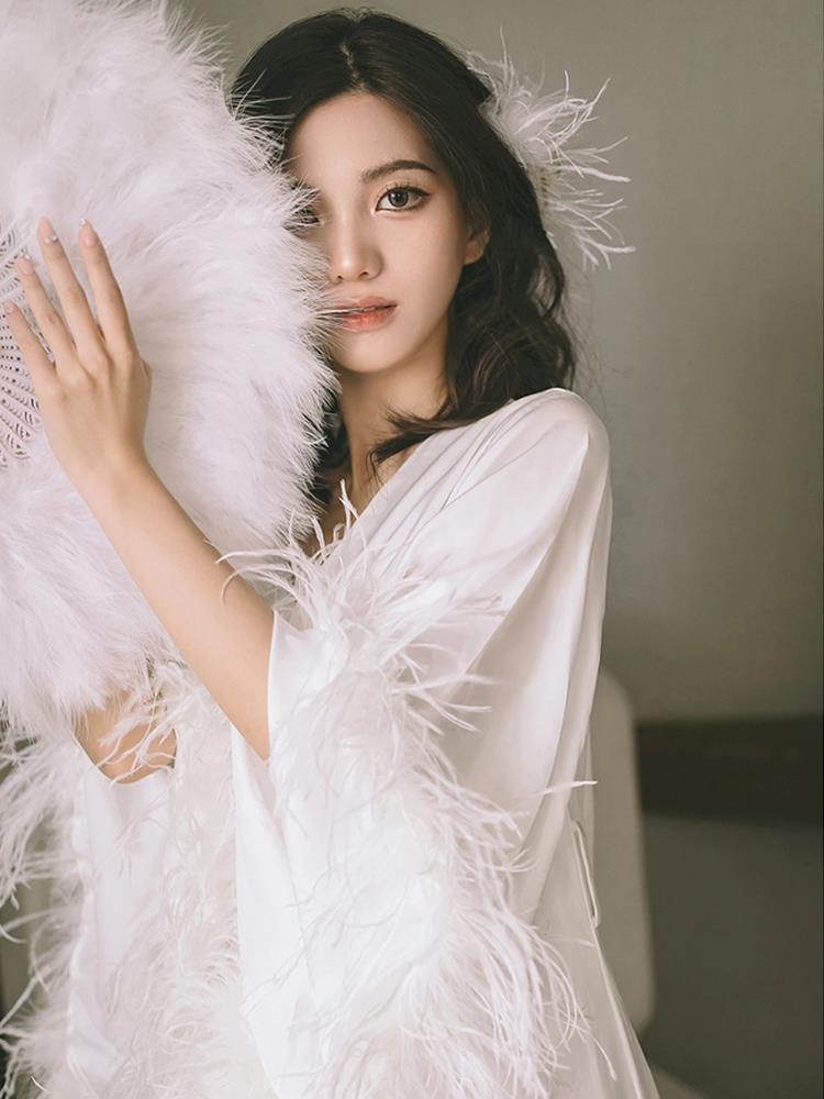 新中式新娘手工羽毛团扇