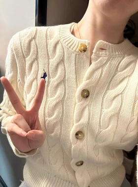 2024秋冬新款绞花R经典L纽扣刺绣羊毛羊绒圆领复古经典针织开衫女