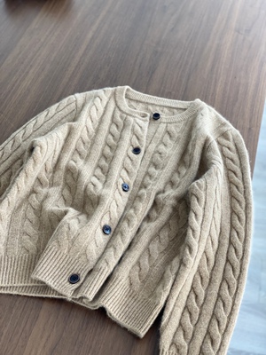 高端加厚100纯羊毛开衫女圆领百搭毛衣扭花宽松短款羊绒针织外套