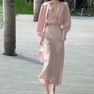 2026一整套入春穿搭轻熟风玫瑰胸花飘带衬衫气质半身裙女神范套装