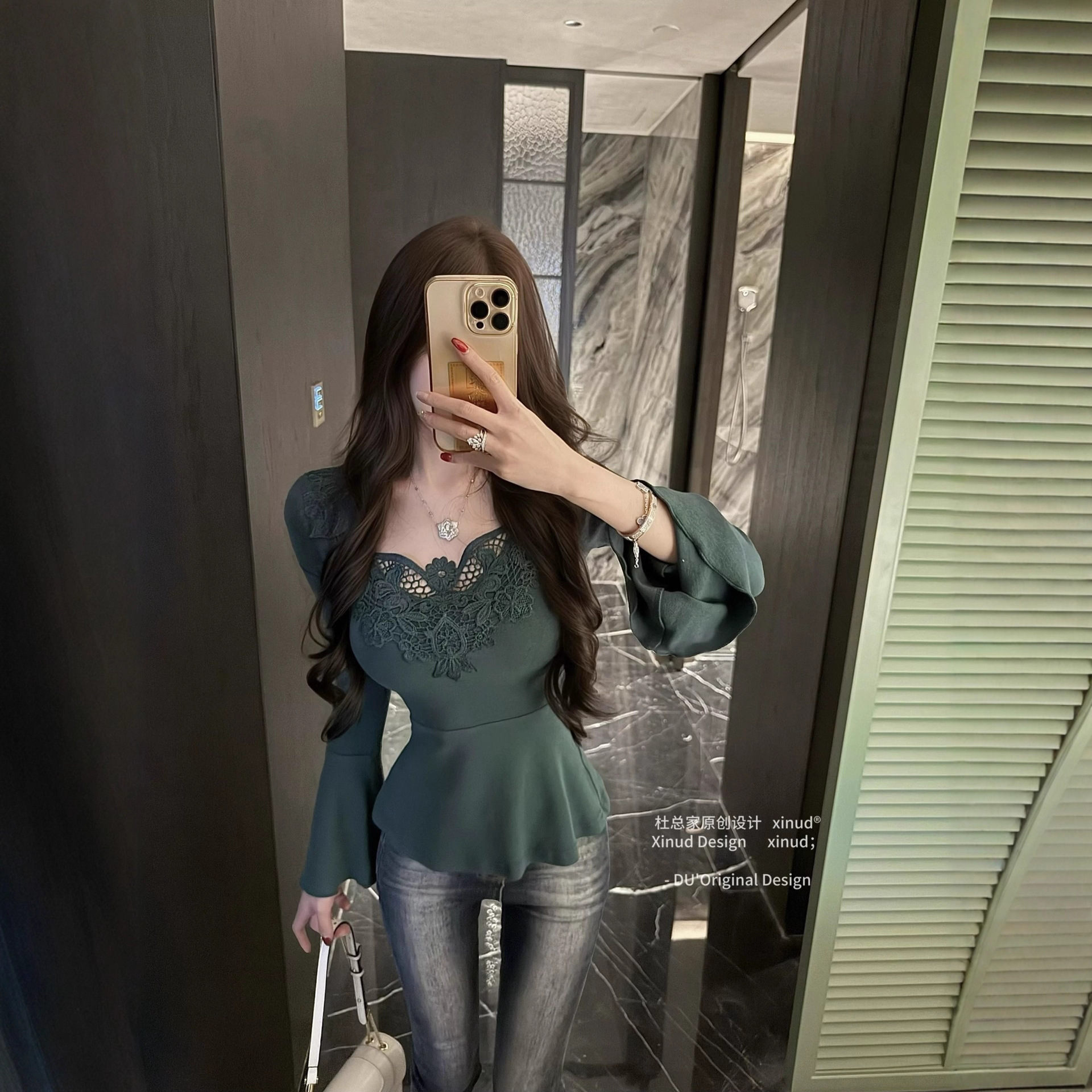 杜总家 晚香玉*原创温柔精致蕾丝领拼接显白亮色百搭喇叭袖上衣女