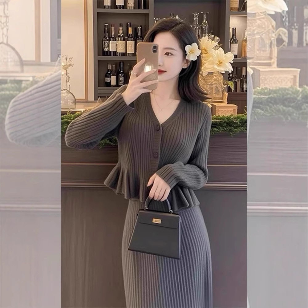 秋冬高级感灰色一整套韩系初冬穿搭套装女时尚针织衫半身裙两件套