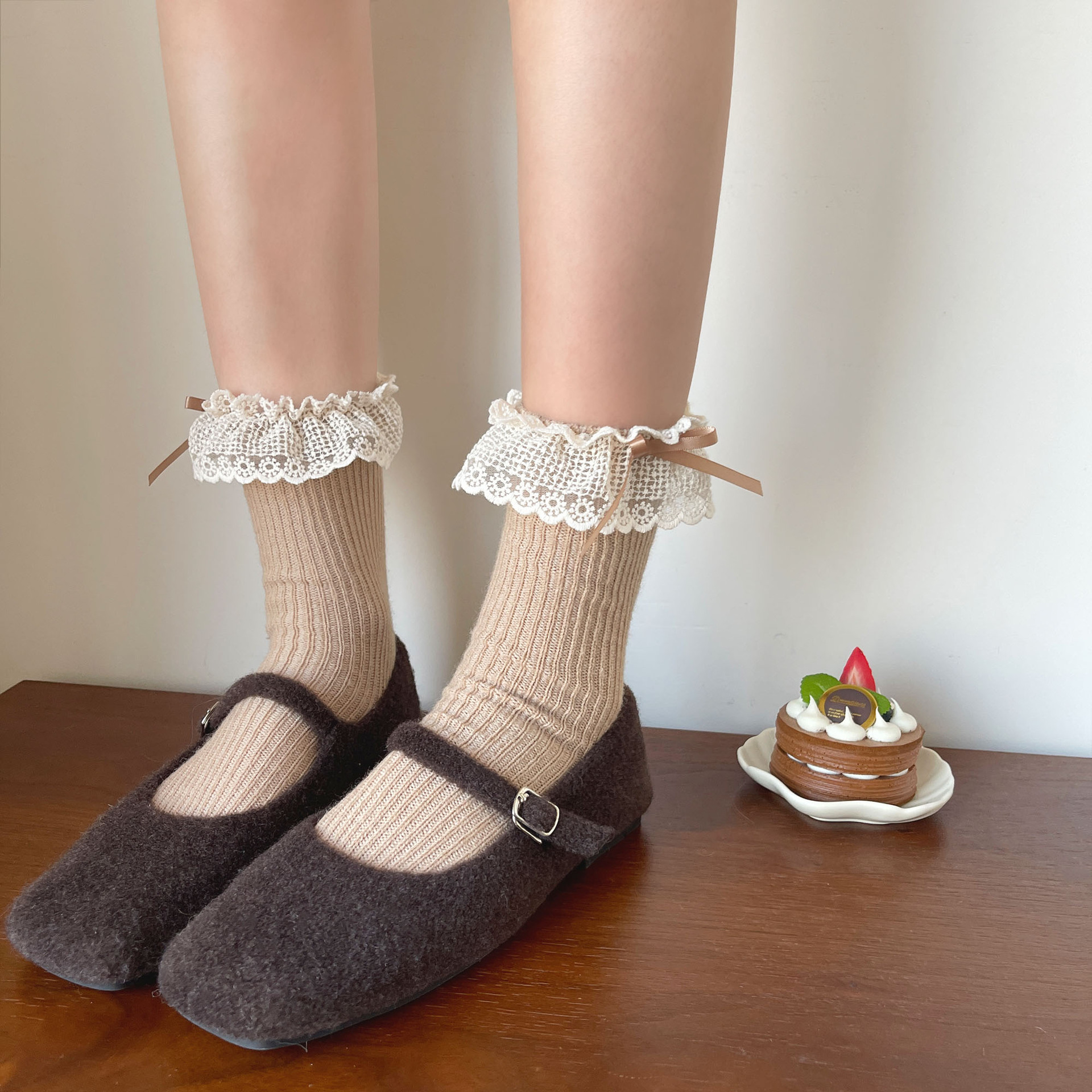 Sumyee刺绣花边蝴蝶结时髦韩系仿羊绒甜美少女中筒洛丽塔jk堆堆袜