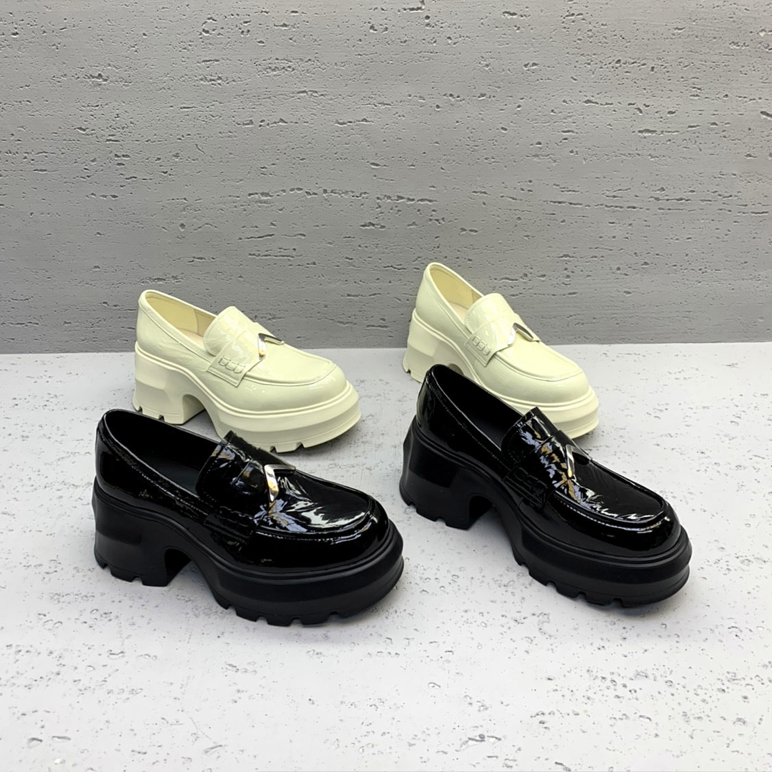 欧洲站女鞋2026春季新款欧货漆皮松糕跟厚底英伦风时尚单鞋乐福鞋