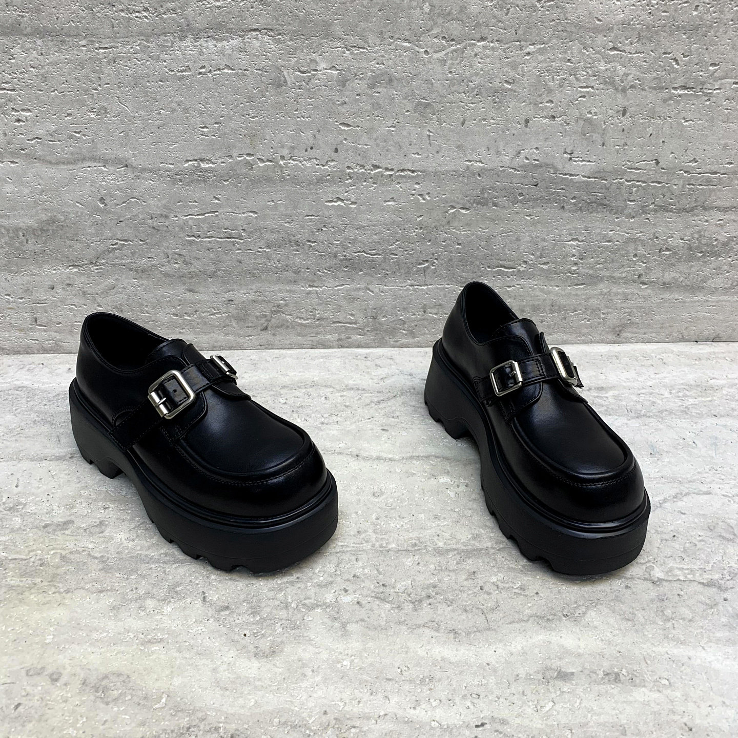 欧洲站女鞋2026春季新款欧货松糕跟厚底魔术贴英伦风时尚乐福鞋女