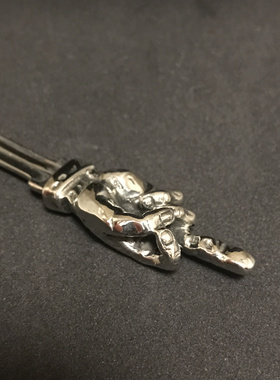 纯铜美式复古个性不羁复古创意中指FUCK钥匙扣挂件 白铜吊坠