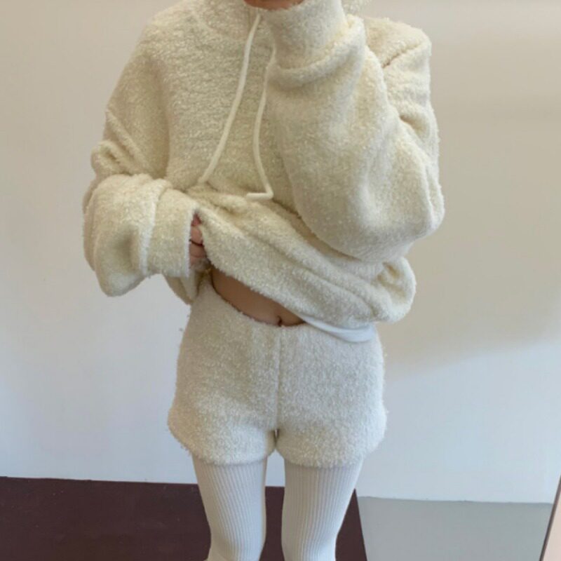 韩国东大门纯色连帽羊羔毛加厚套头卫衣外套女+毛绒短裤休闲套装