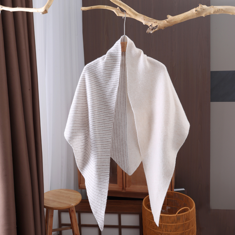 100%纯羊绒拼色大三角围巾