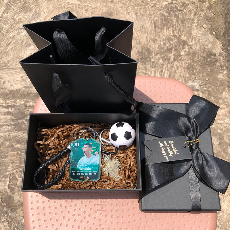 C罗葡萄牙皇马梅西巴萨小罗古利特足球评分卡钥匙扣挂件礼盒装