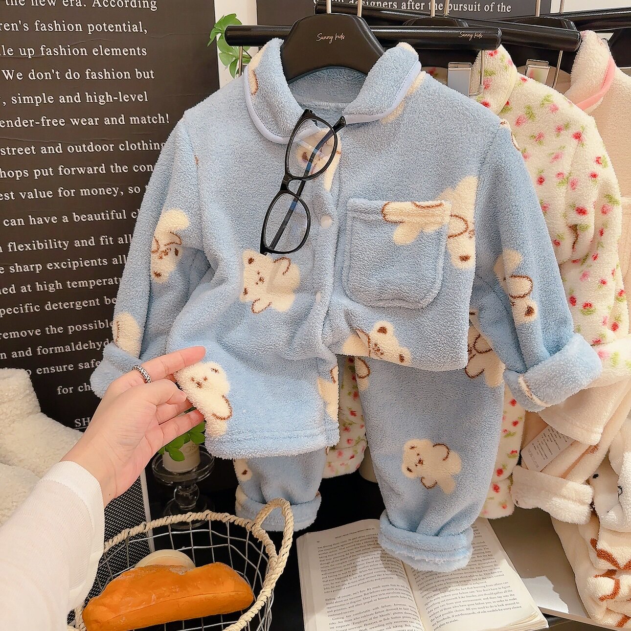儿童睡衣套装加绒加厚男童珊瑚绒女童保暖家居服开衫套装童装批发