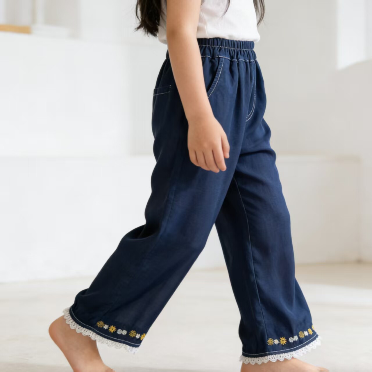 婴唯棉女童天丝牛仔长裤夏季薄款柔软儿童阔腿裤花边刺绣裤子