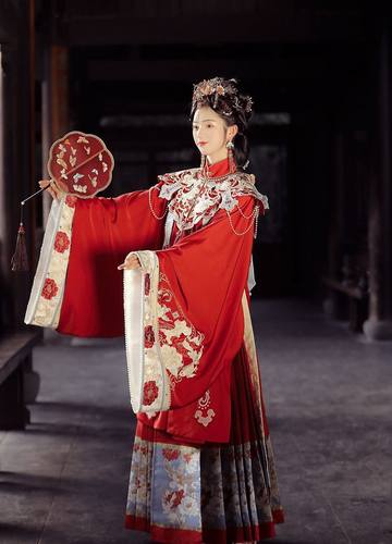 2025新款原创立领长衫云肩刺绣花嫁婚服套装昭华婚服婚元素新年