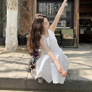 韩系简约气质白色无袖连衣裙女2025夏季新款休闲显瘦绝美背心长裙图片