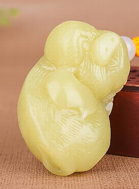 天然新疆和田玉黄玉招财猪手把件