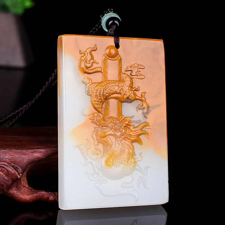 和田玉籽料龙牌吊坠挂件项链府上有龙玉石平安牌生肖龙