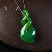 新疆和田玉吊坠女款 天然菠菜绿碧玉吊坠玉坠碧玉扭转乾坤玉项链坠