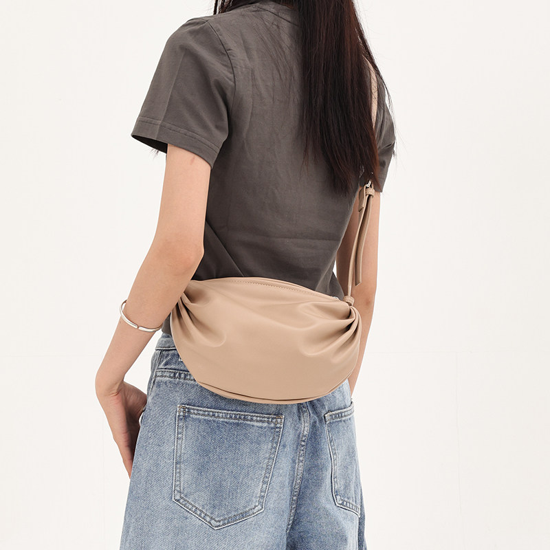 包包女通勤甜酷ins风小软包法式设计包单肩纯色云朵简约斜挎包