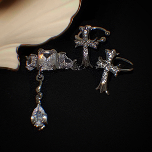 现实世界 黄打屁十字架设计感小众甜酷韩风精致闪百搭耳骨夹组合