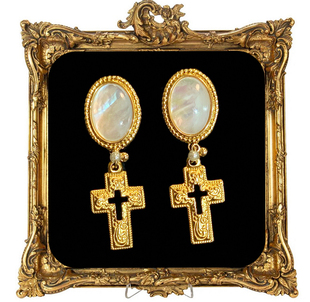 琼美卡 黄打屁原创设计复古宫廷质感十字架天然贝母925银耳钉耳夹