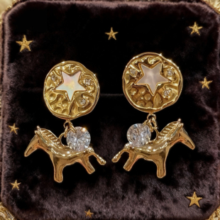 金马踏星河 黄打屁原创设计新年贝母复古闪锆美甜仙925银耳钉耳夹