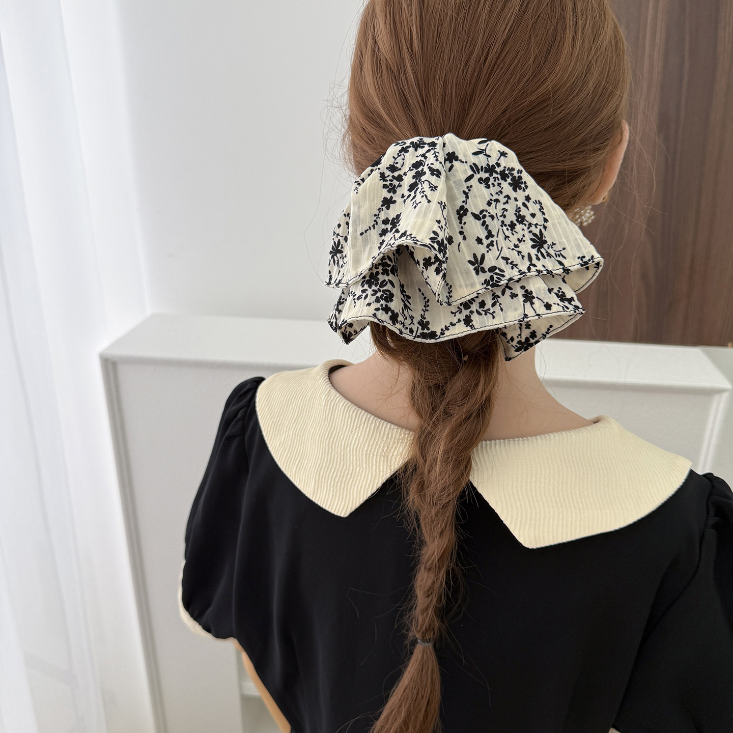 范拉手作2026春夏新款法式复古赫本风黑白碎花双层裙摆高级感抓夹