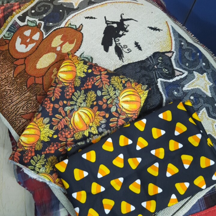 丶中古摆件垫布布块，三片不大，瑕疵不退不换