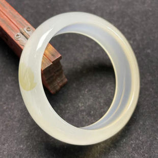 天然海洋玉髓白冰手镯正圈手镯冰种飘黄玉髓手镯精美玉石镯子正品