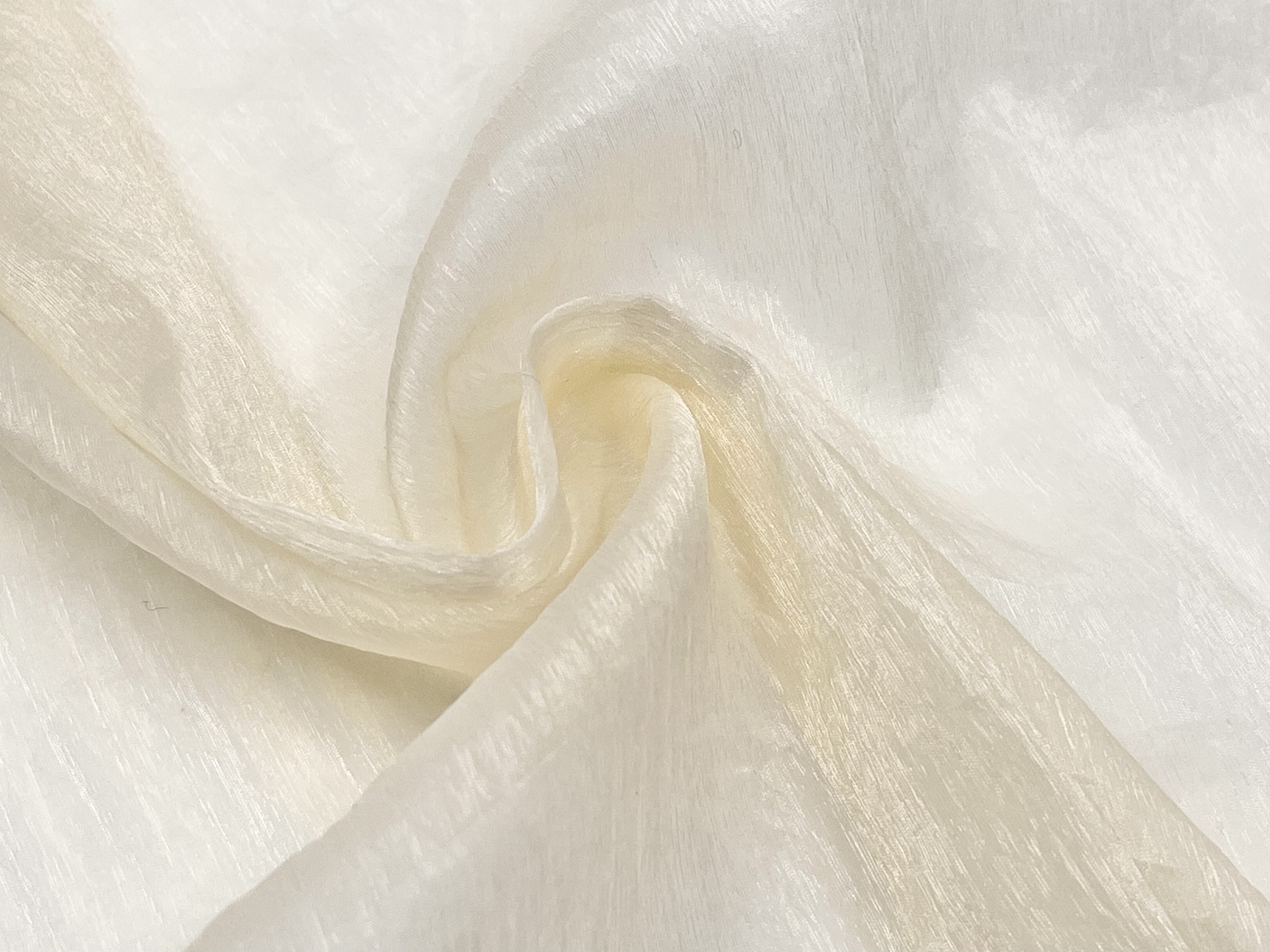 柔软光泽半透明 杏色竖纹百褶肌理欧根纱布料 设计师服装面料