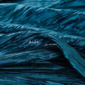 时装 凹造型设计宝石蓝光泽廓形不规则褶皱面料半裙风衣布料 褶皱