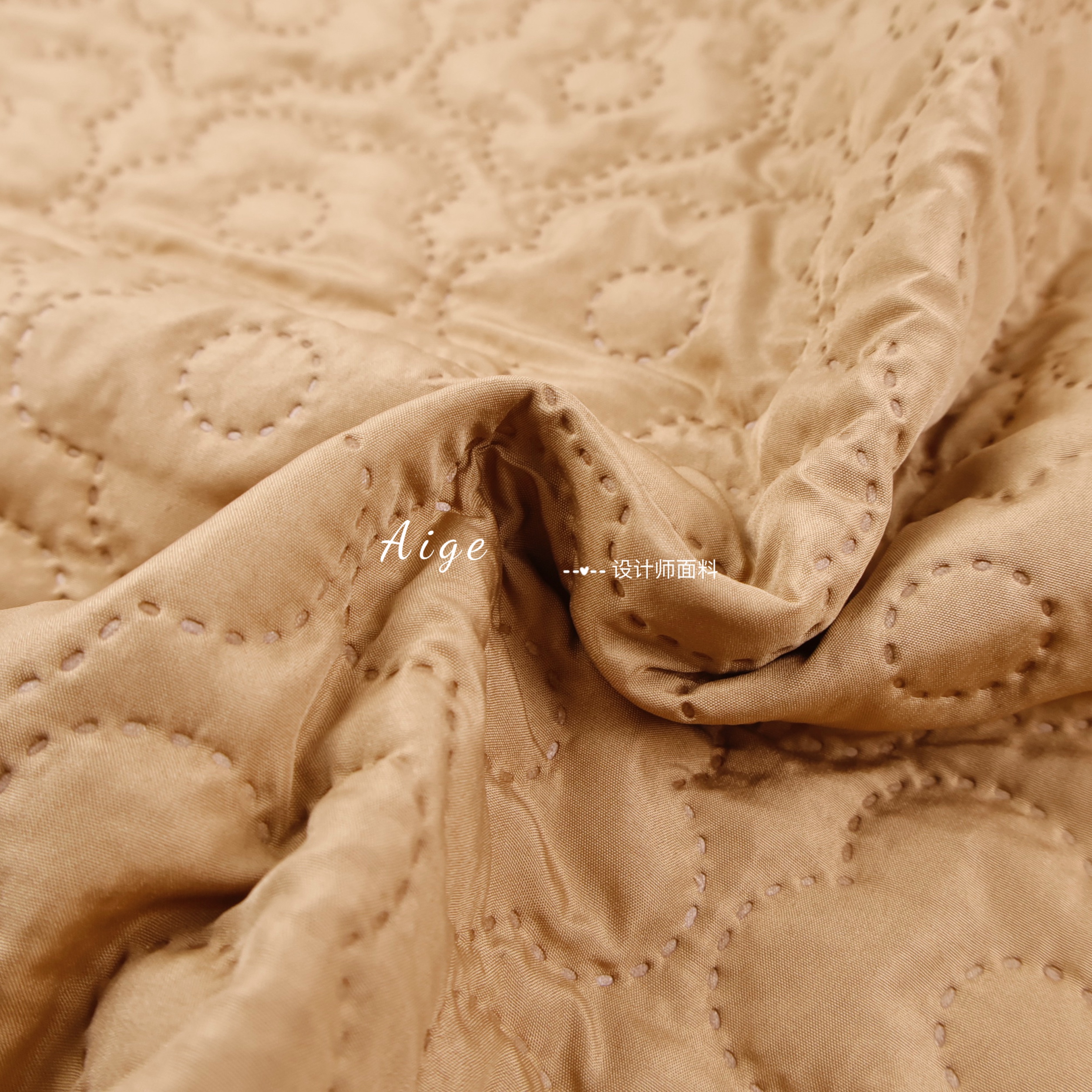 柔软蓬松 浅驼色立体花朵压花夹棉面料秋冬外套棉袄大衣服装布料