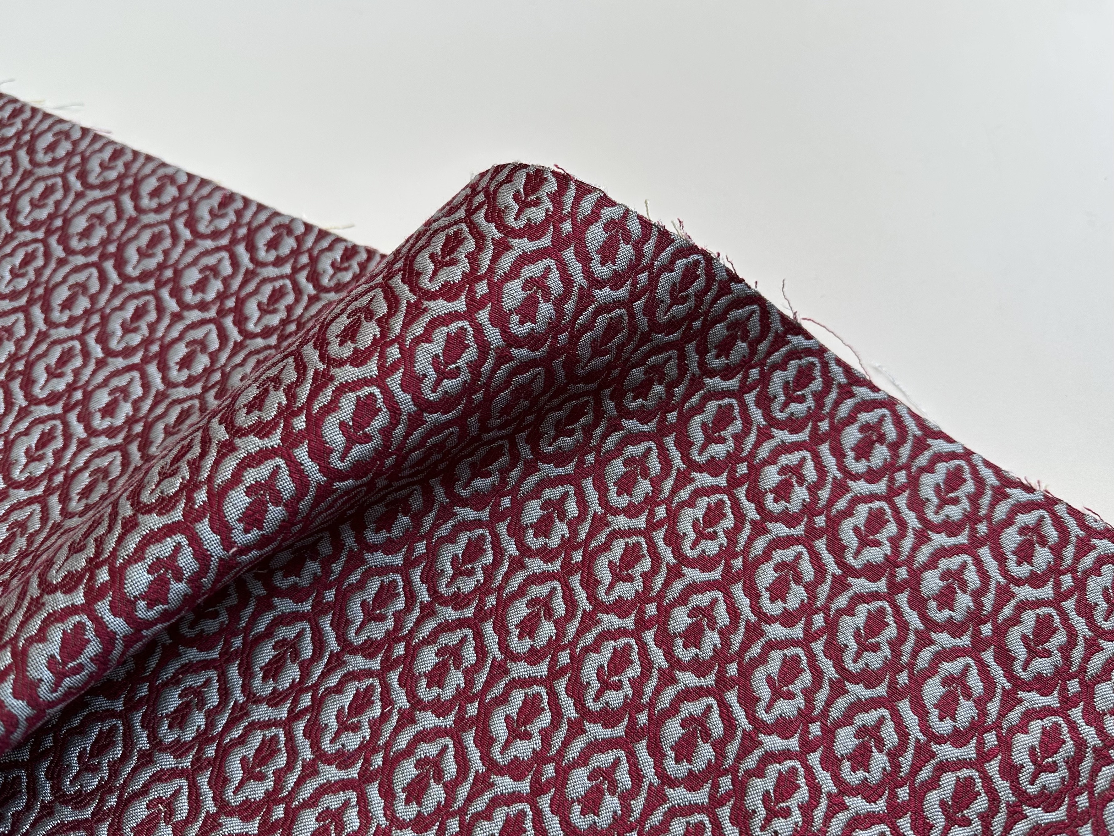 加厚硬挺 红蓝灰色小玫瑰欧式提花面料风衣马甲西装手工包包布料