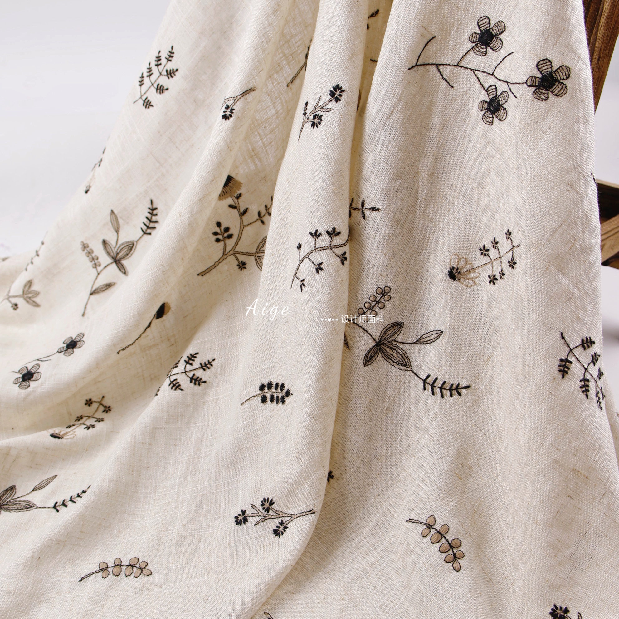 垂感亲肤 米色重工植物花朵刺绣纯亚麻面料衬衣连衣裙套装布料DIY