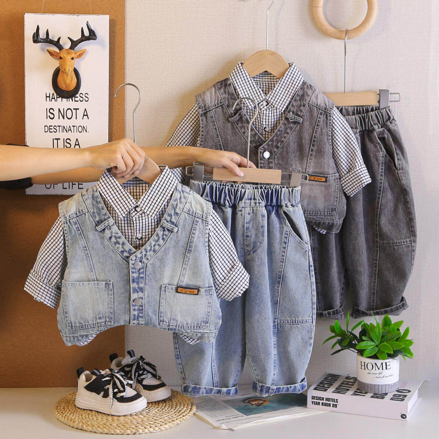 男童春装2026新款套装4格子衬衫牛仔马甲三件套春秋季洋气1岁宝宝