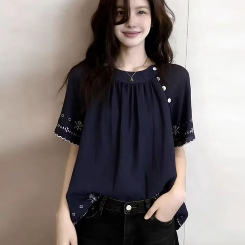 高级感藏蓝色雪纺短袖衬衫女2026夏大码胖mm遮肚超好看娃娃衫上衣