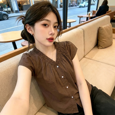 轻奢风V领褶皱短袖衬衫女高级感显瘦上衣复古风设计感棕色衬衣夏
