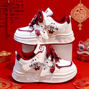 小黄鸭拉布布女童鞋子2026春季新款儿童运动板鞋软底女孩红色休闲