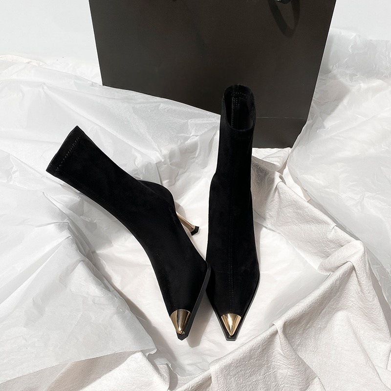 金属头尖头绒面细高跟短靴