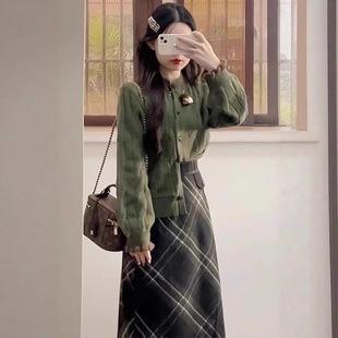 秋冬季韩剧穿搭盐系活泼减龄小香风针织开衫毛衣半身裙两件套装女