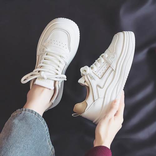 人本板鞋女生皮面防水百搭球鞋2025春季新款韩版潮流学生小白鞋子