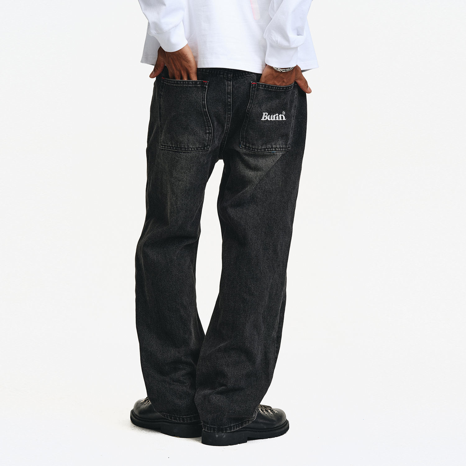 融合LOGO异形口袋牛仔裤