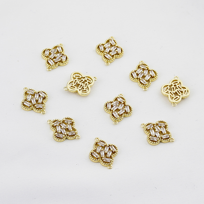 时尚锆石镂空四叶草 铜镀14K浅金简约小蝴蝶吊坠镶满钻吊坠饰品